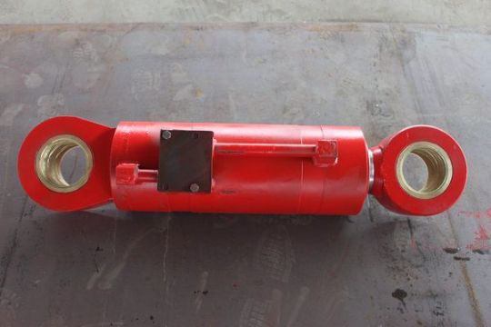 點(diǎn)擊查看詳細(xì)信息<br>標(biāo)題：150鏟板升降油缸 閱讀次數(shù)：2941