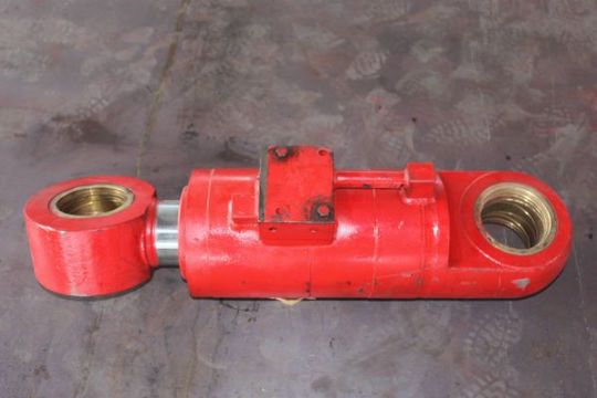 點(diǎn)擊查看詳細(xì)信息<br>標(biāo)題：160鏟板升降油缸 閱讀次數(shù)：2869